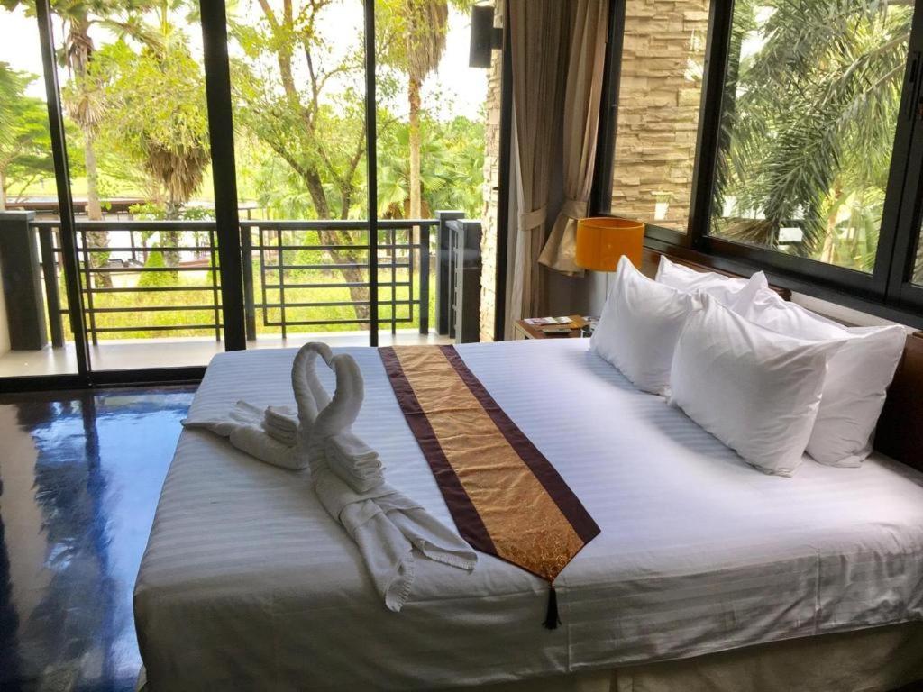 Suwan Golf & Country Club Hotel Nakhon Pathom Ngoại thất bức ảnh