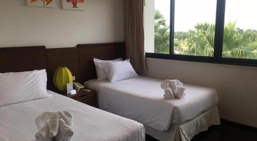 Suwan Golf & Country Club Hotel Nakhon Pathom Ngoại thất bức ảnh