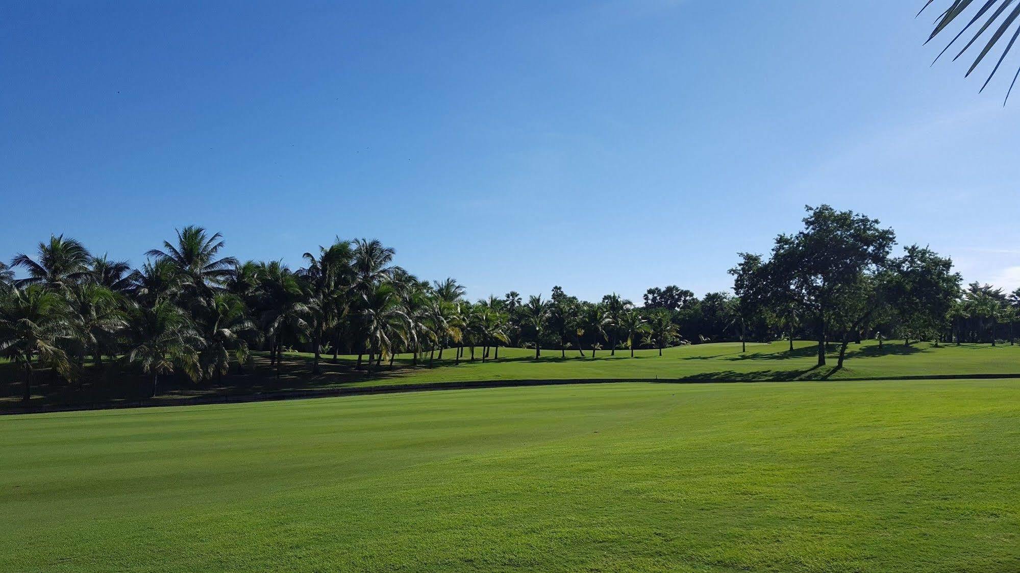 Suwan Golf & Country Club Hotel Nakhon Pathom Ngoại thất bức ảnh