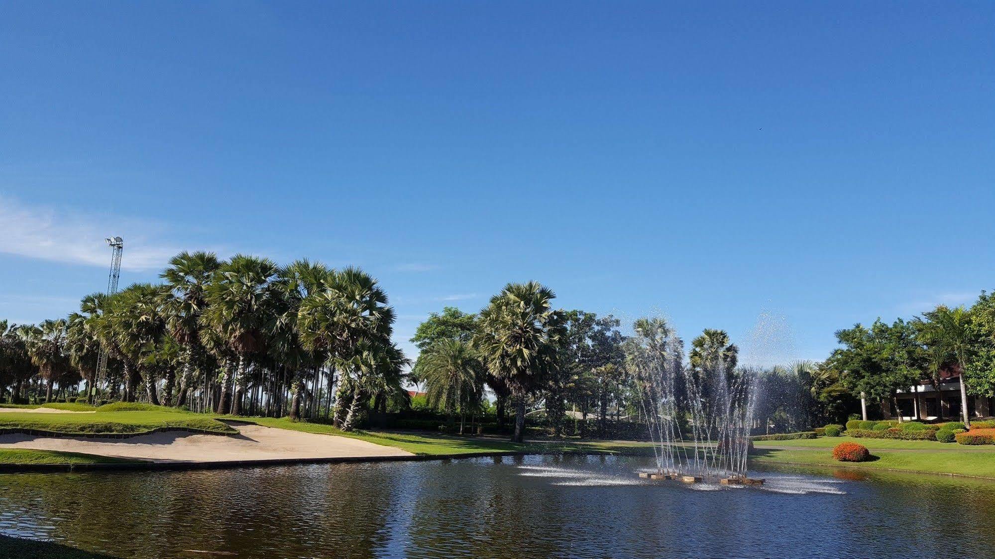 Suwan Golf & Country Club Hotel Nakhon Pathom Ngoại thất bức ảnh
