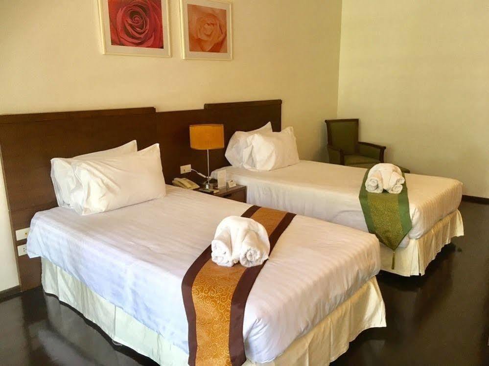 Suwan Golf & Country Club Hotel Nakhon Pathom Ngoại thất bức ảnh