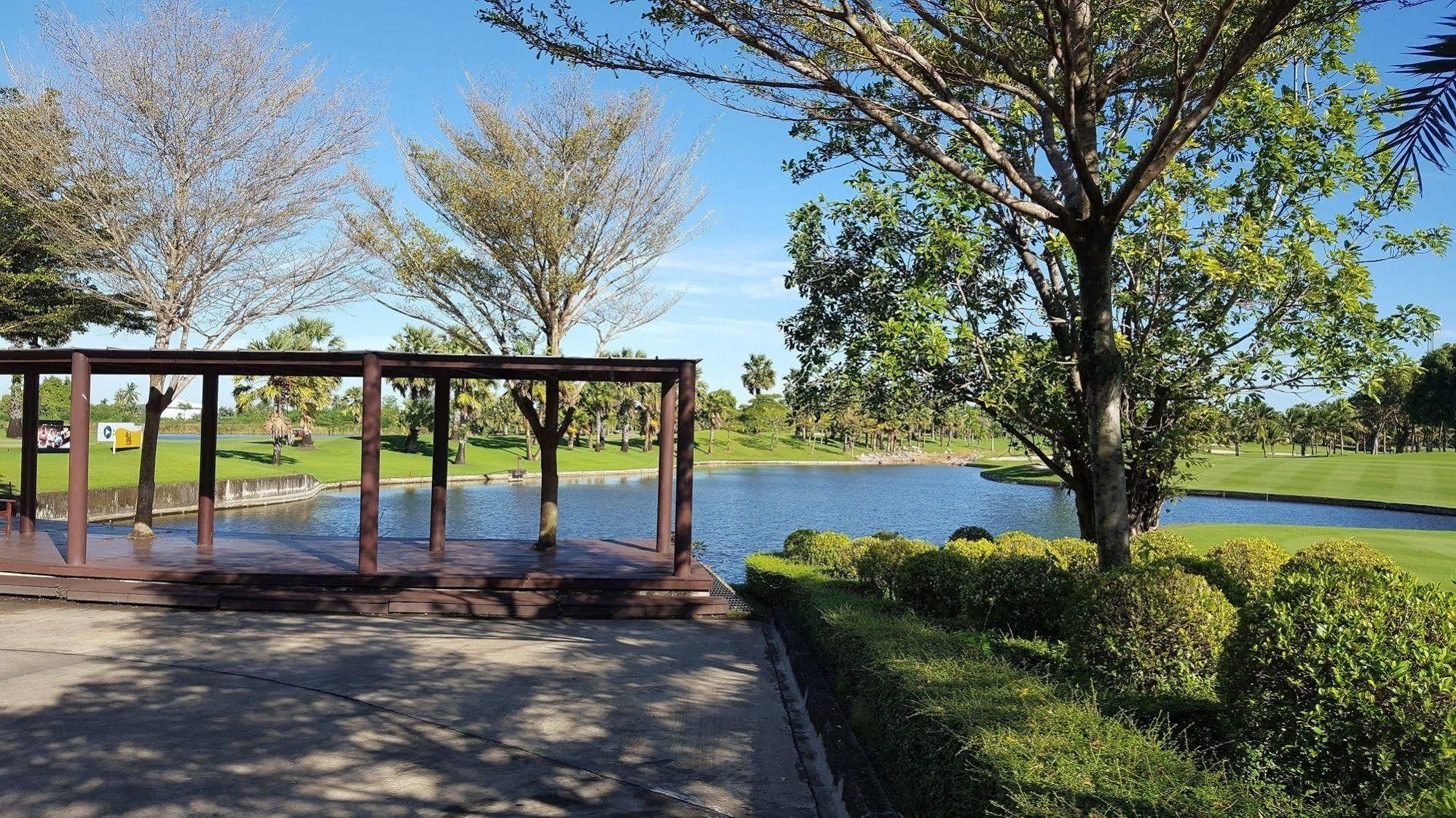 Suwan Golf & Country Club Hotel Nakhon Pathom Ngoại thất bức ảnh